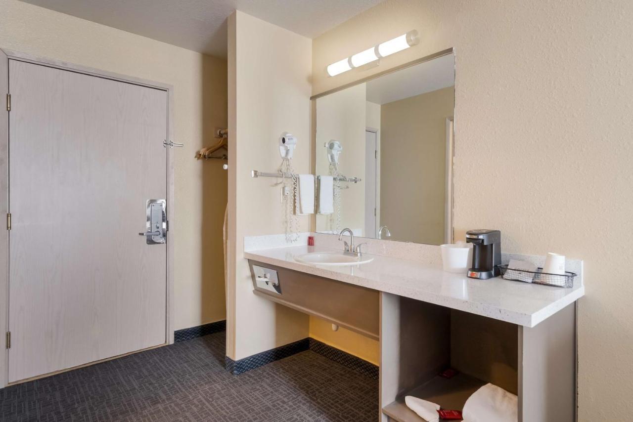 Surestay Hotel By Best Western Wells Buitenkant foto